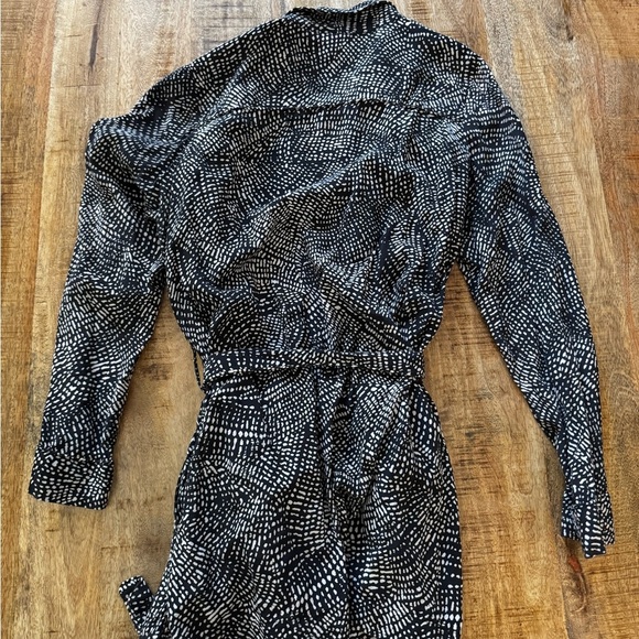 H&M Black White EUC Patterned button up down Blouse belt long sleeve 100% silk - Picture 6 of 7